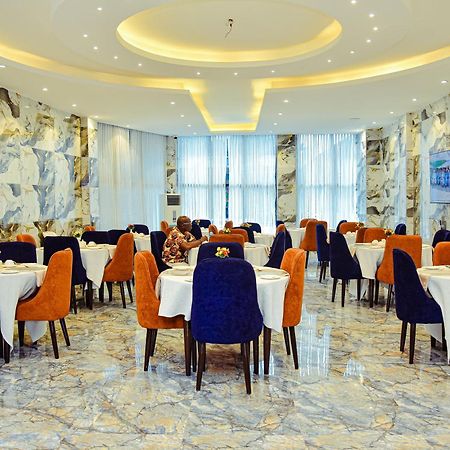 Mcdons Skye Hotel Owerri 外观 照片