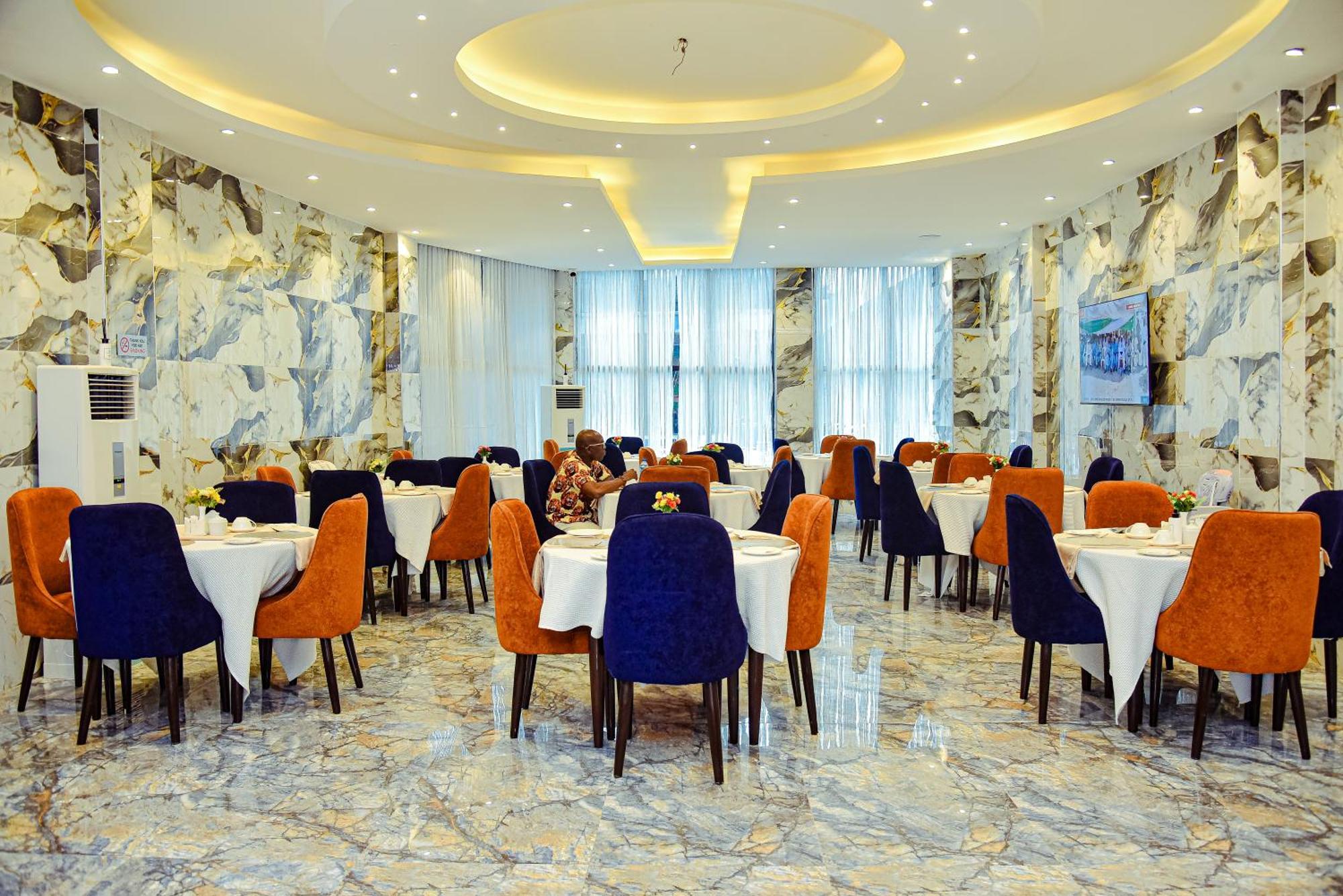 Mcdons Skye Hotel Owerri 外观 照片