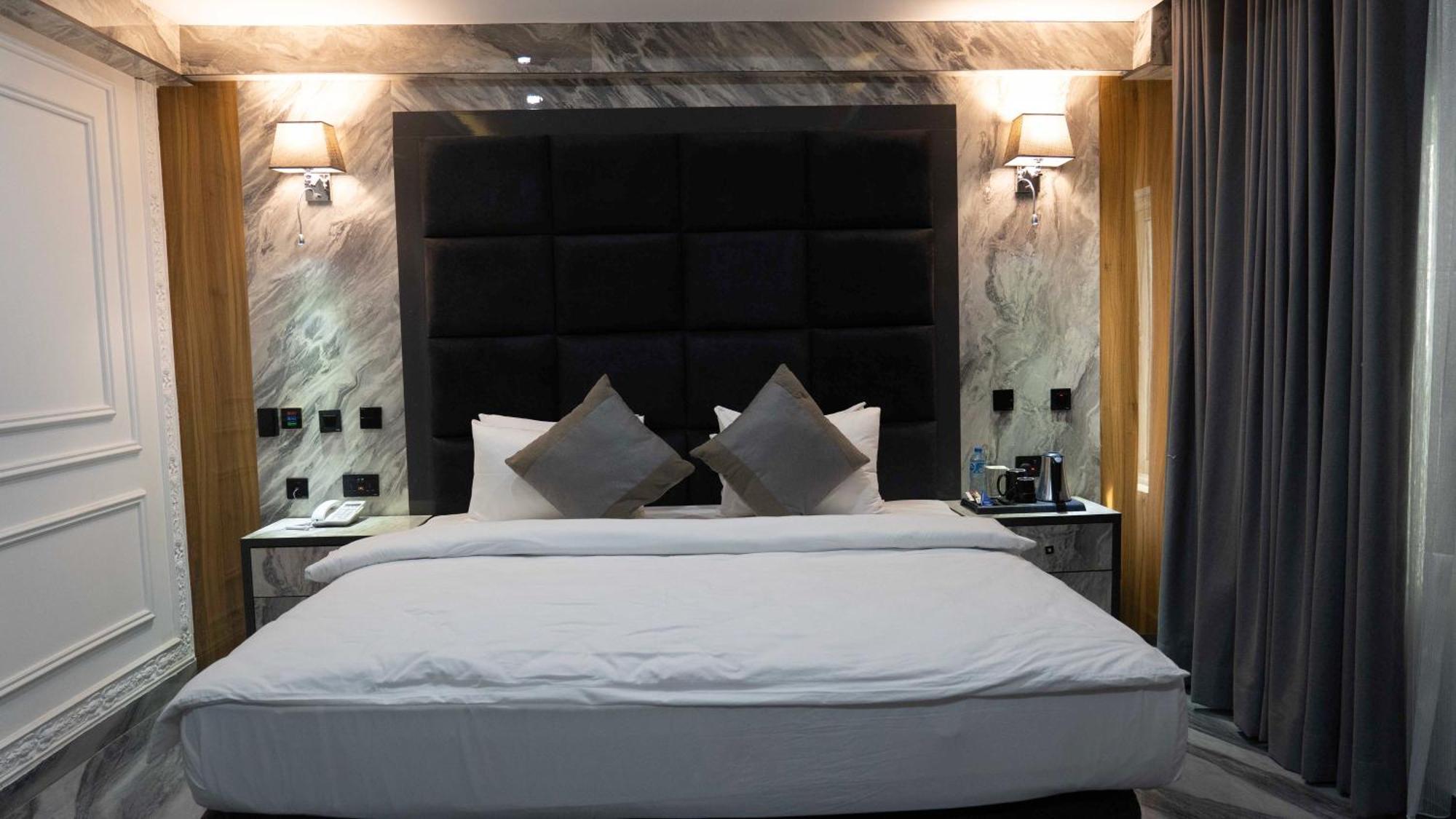 Mcdons Skye Hotel Owerri 外观 照片