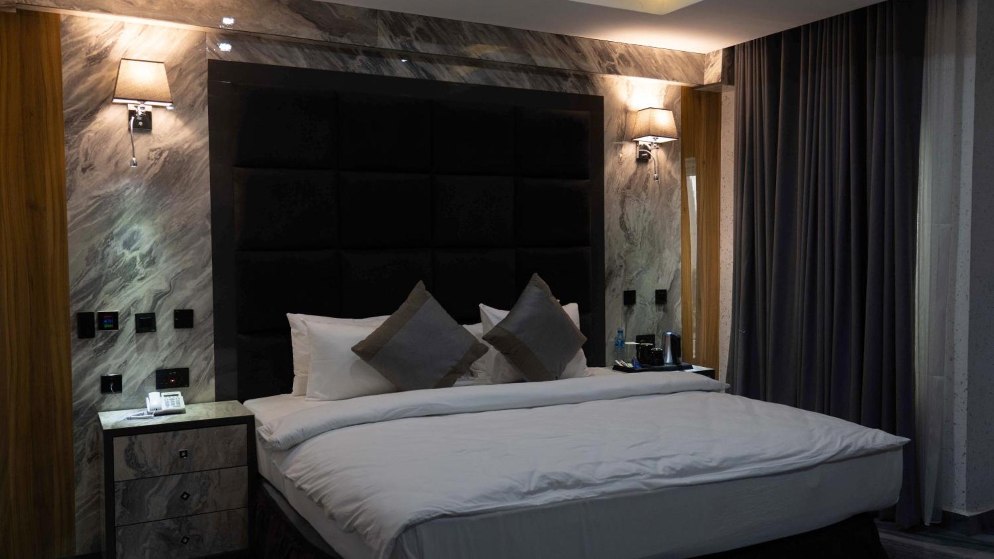 Mcdons Skye Hotel Owerri 外观 照片