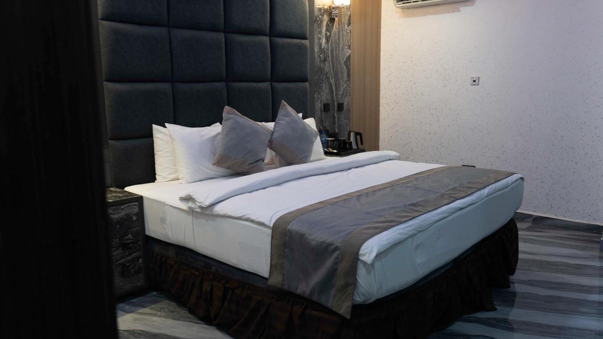 Mcdons Skye Hotel Owerri 外观 照片