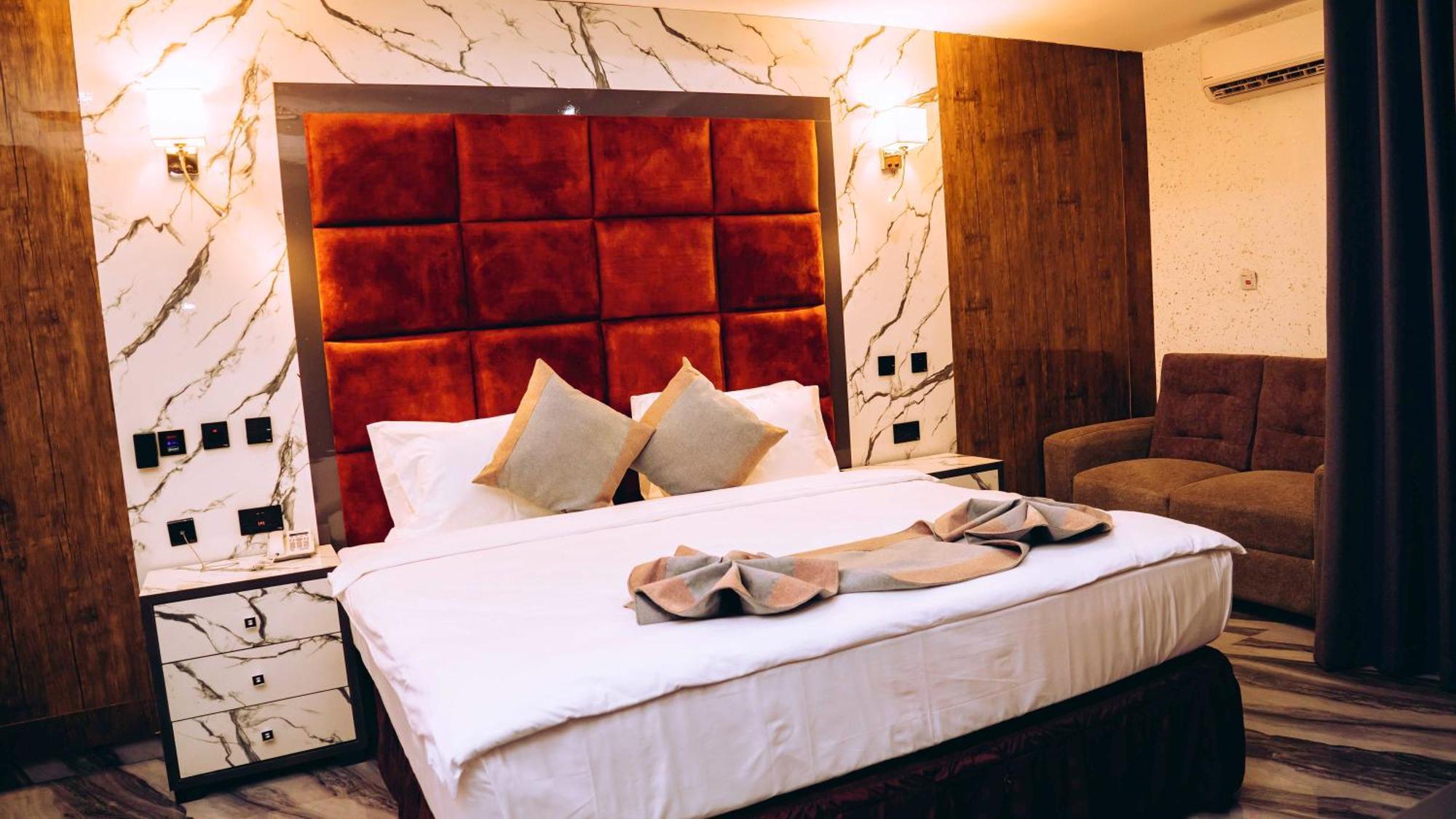 Mcdons Skye Hotel Owerri 外观 照片