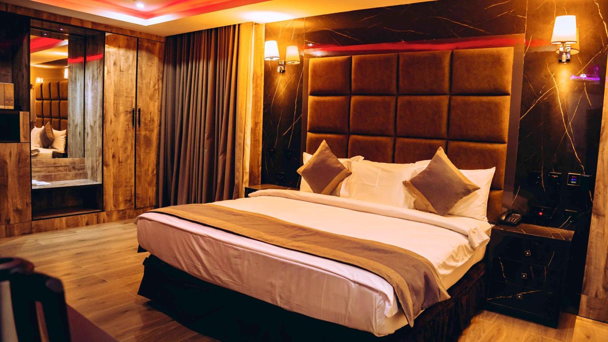 Mcdons Skye Hotel Owerri 外观 照片