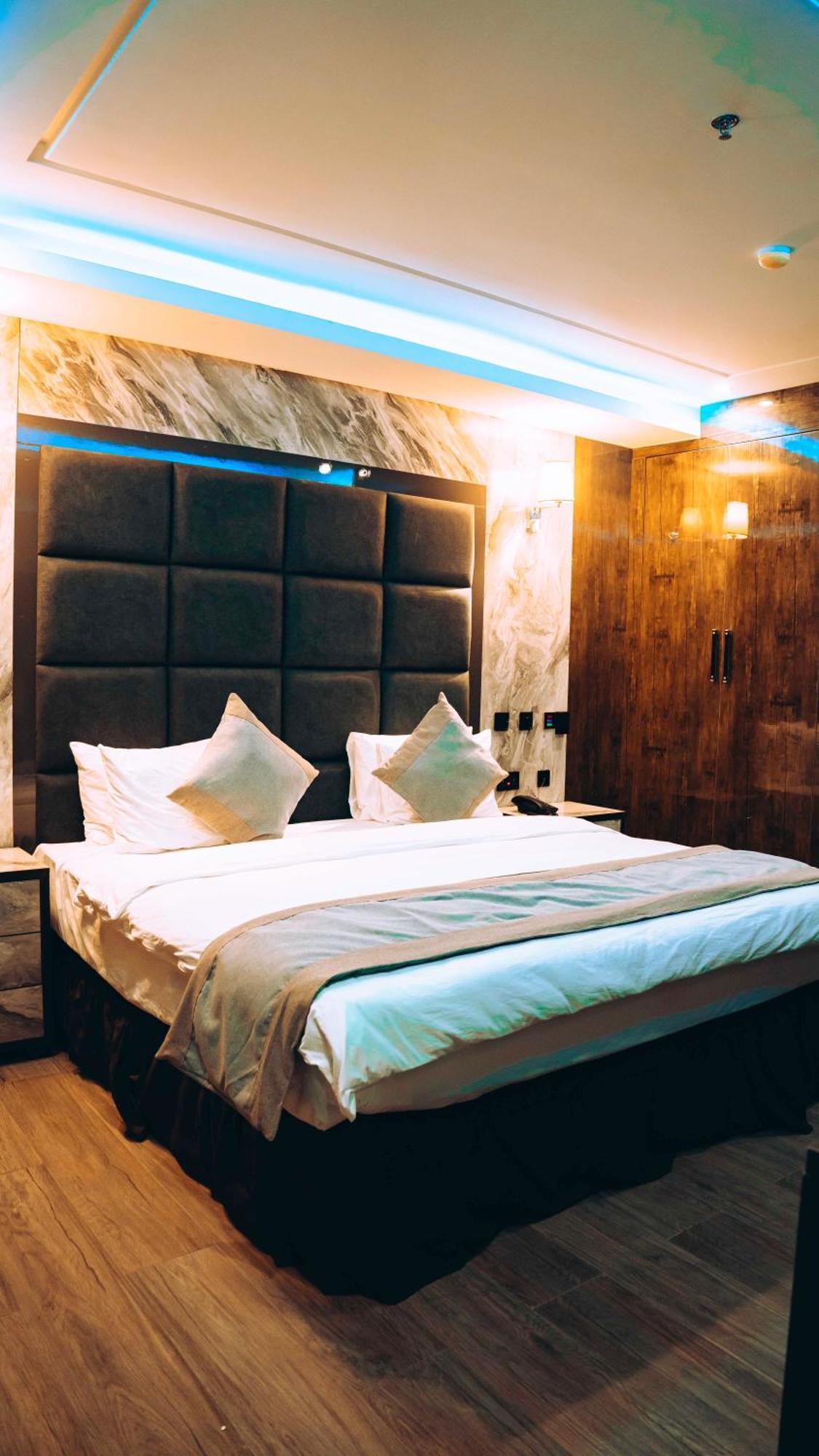 Mcdons Skye Hotel Owerri 外观 照片