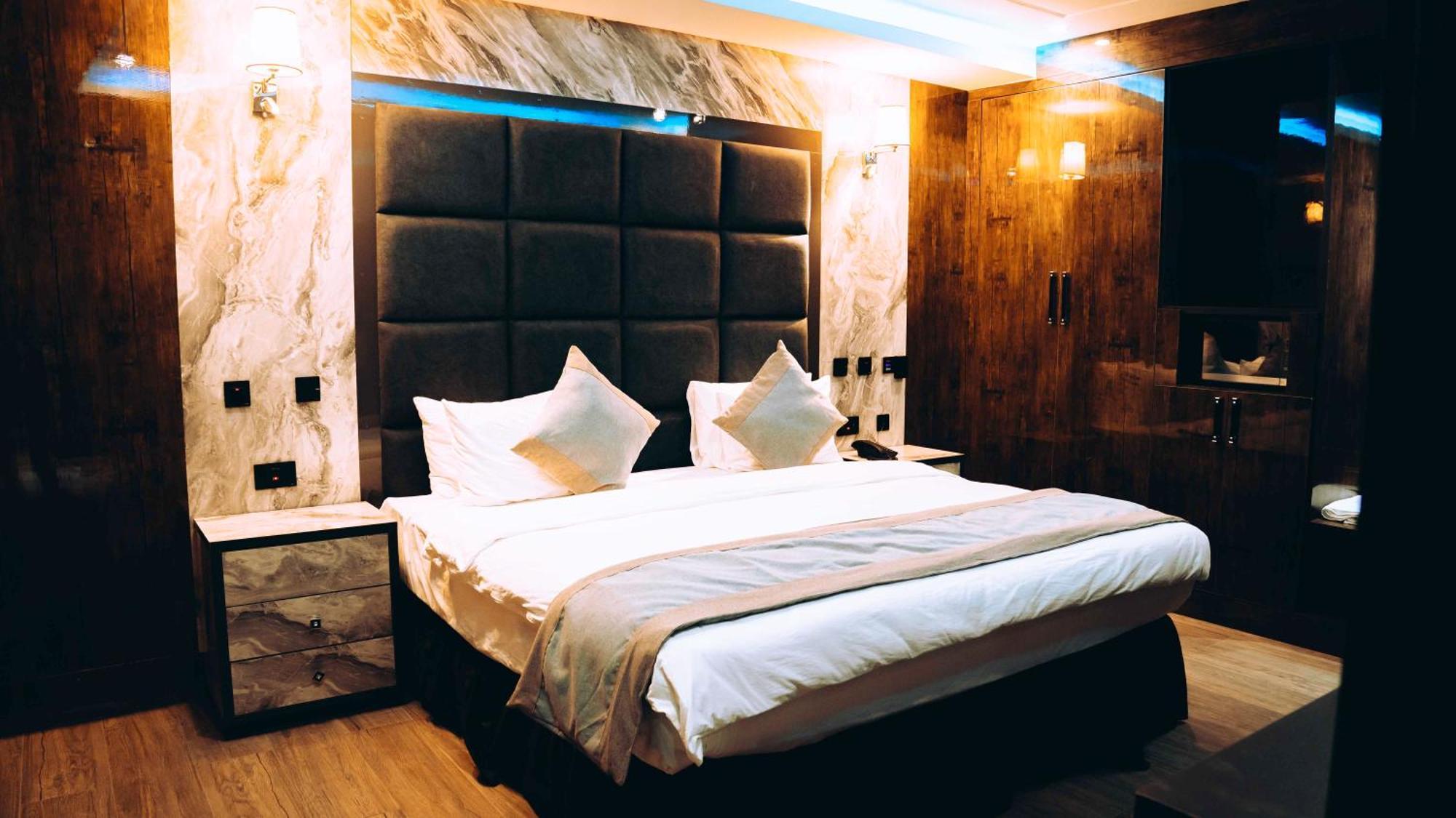 Mcdons Skye Hotel Owerri 外观 照片