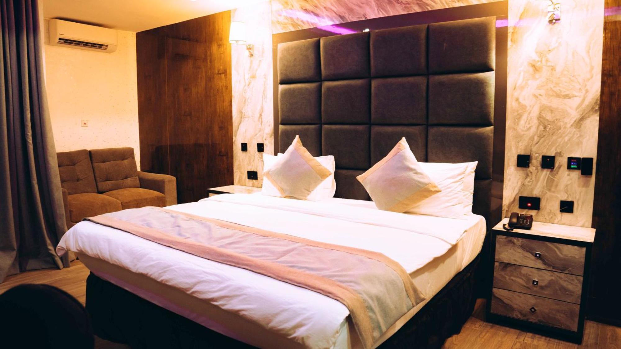 Mcdons Skye Hotel Owerri 外观 照片