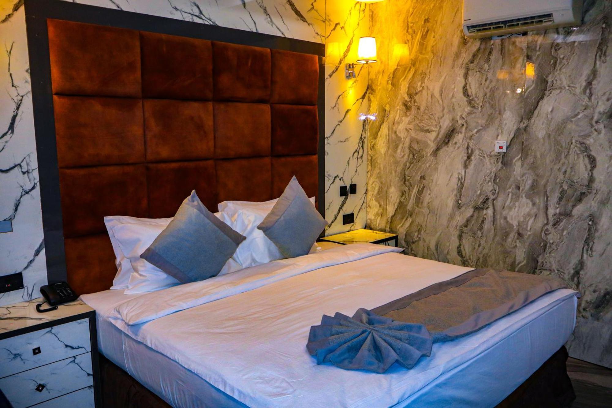 Mcdons Skye Hotel Owerri 外观 照片