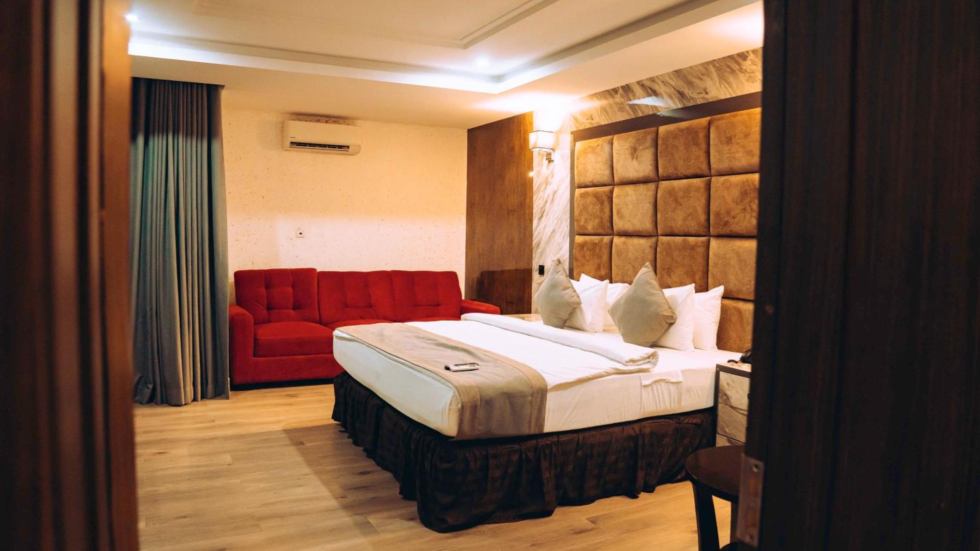 Mcdons Skye Hotel Owerri 外观 照片