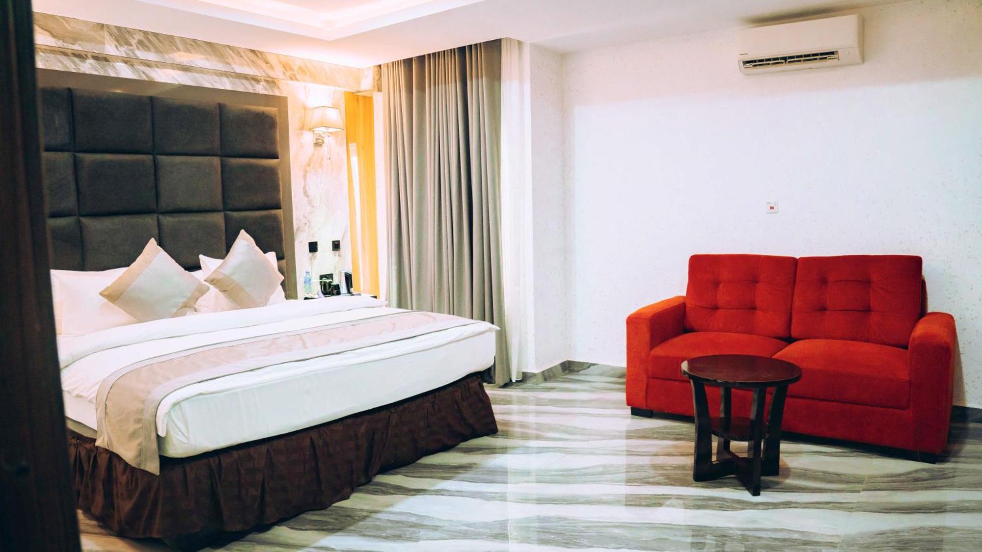 Mcdons Skye Hotel Owerri 外观 照片