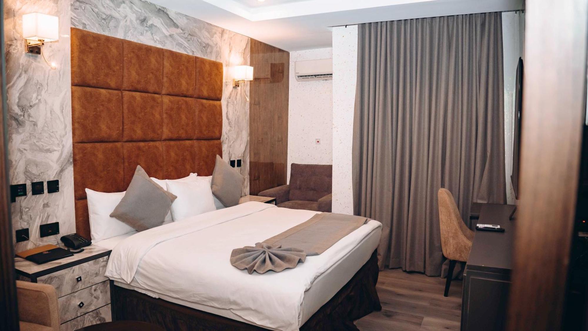 Mcdons Skye Hotel Owerri 外观 照片