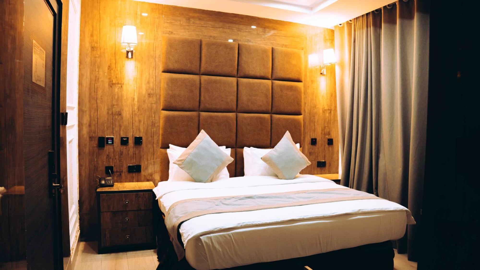 Mcdons Skye Hotel Owerri 外观 照片