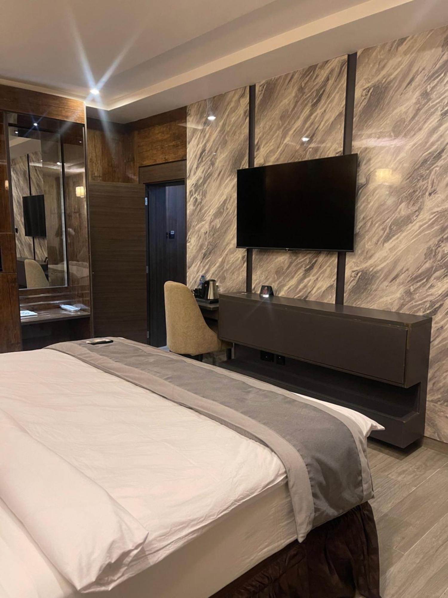 Mcdons Skye Hotel Owerri 外观 照片