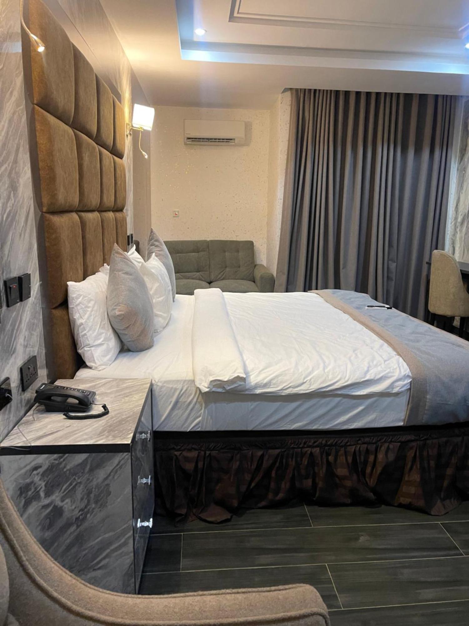 Mcdons Skye Hotel Owerri 外观 照片