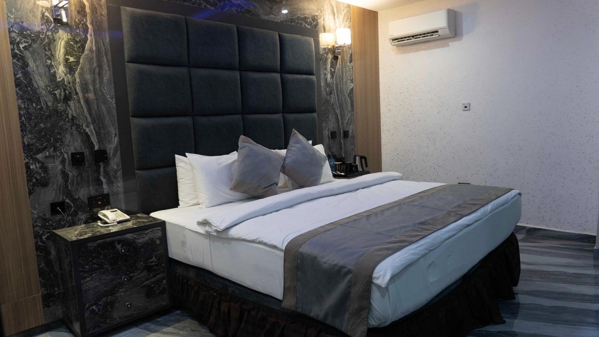 Mcdons Skye Hotel Owerri 外观 照片