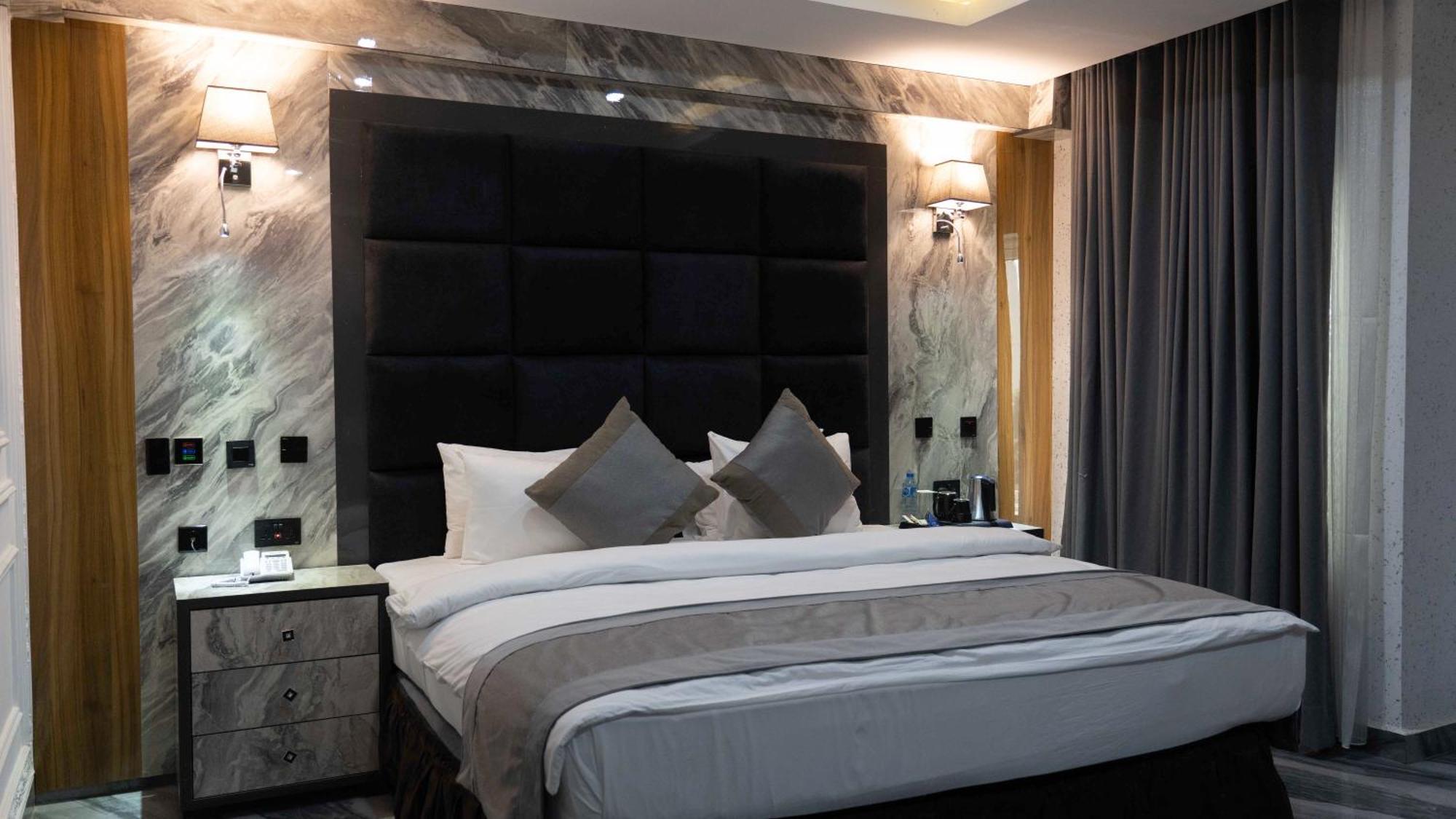 Mcdons Skye Hotel Owerri 外观 照片