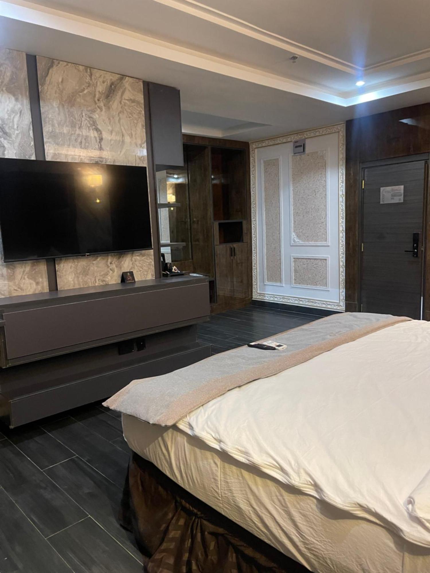 Mcdons Skye Hotel Owerri 外观 照片