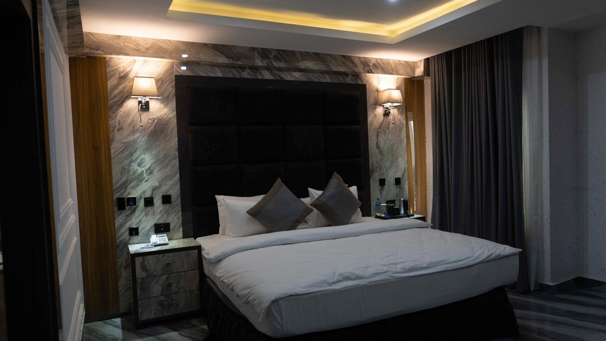 Mcdons Skye Hotel Owerri 外观 照片
